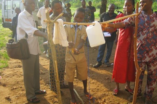 Épidémie d’Ebola : une opportunité pour renforcer la sensibilisation sur  le lavage des mains au Bénin